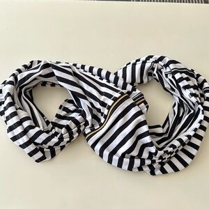 Lululemon black and white infinity scarf